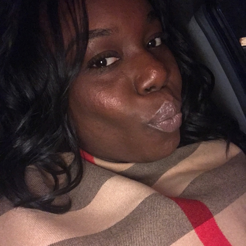 Meet your Posher, Yajaira
